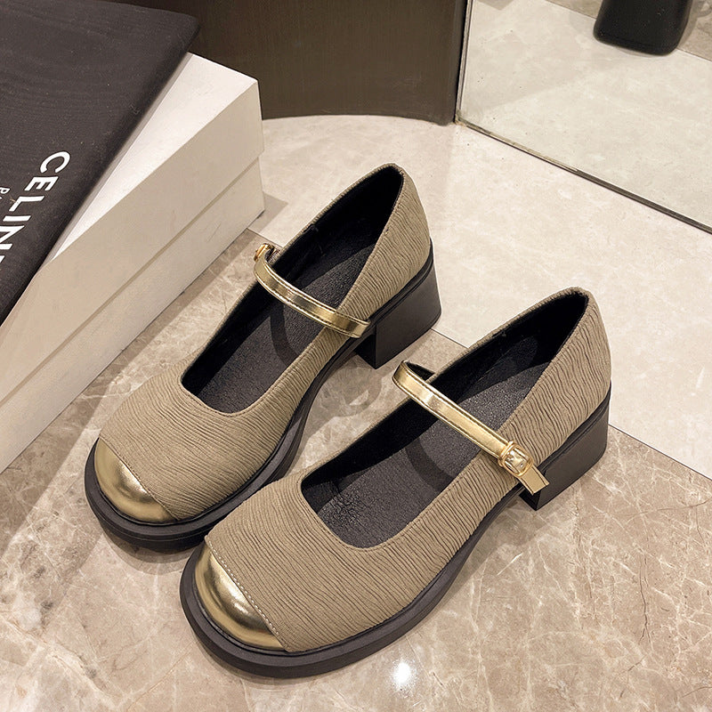 Fashionable small leather shoes