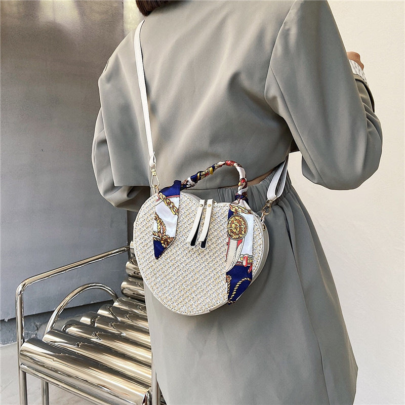 Simple casual heart-shaped bag